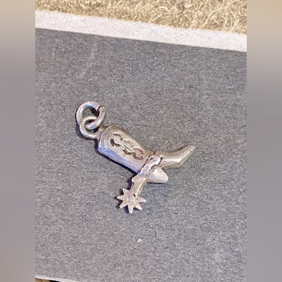 4 Vintage Southwest theme Pendant Charms including Guitar, Cowboy Boot, & Pipe - Picture 10 of 16